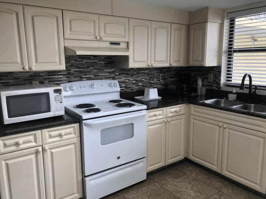 Apartment, 2BR/1BA, photo 2 of 4